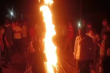 #सबलगढ़ में जली होलिका, बुधवार को मनेगी होली-----
#सबलगढ़ क्षेत्र में होली का उत्साह चरम पर है। घरों से लेकर बाजारों तक...