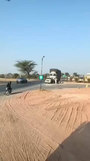 RTO अत्याचार का दूसरा वीडियो....
पार्ट - 2
कल भजन सरकार ने सिर्फ उस एक बदमाश (RTO इंस्पेक्टर सुरेश विश्नोई ) के खिलाफ ...