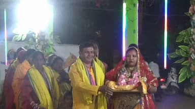 ବଲାଙ୍ଗୀର: ହାତୀଶାଳ ପଡ଼ାରେ ପହରି ନାମଯଜ୍ଞ ଉପଲକ୍ଷେ କଳସ ଯାତ୍ରାରେ ପୌରାଧ୍ୟକ୍ଷାଙ୍କ ଯୋଗଦାନ