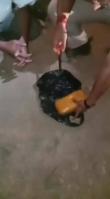 মাদকবিরোধী অভিযানে একের পর এক ধারাবাহিক সাফল্য শ্রীভূমি পুলিশের। গোপন সূত্রের খবরের ভিত্তিতে অভিযান চালিয়ে আবারো ১০ হা...