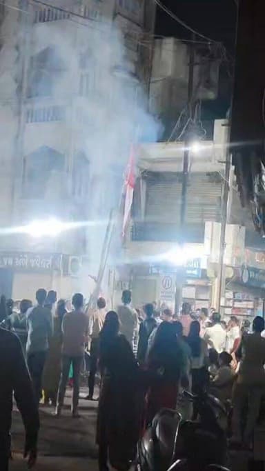 ગોધરા તળાવ રોડ વિસ્તાર માં હોળી પ્રગટાવવા માં આવી