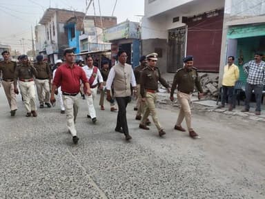 दरभंगा में लेकर प्रशासन सक्रिय, डीएम-एसएसपी ने किया फ्लैग मार्च
दरभंगा : जिलाधिकारी कौशल कुमार एवं वरीय पुलिस अधीक्षक...