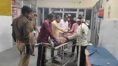 कोरांव: पसना शिरोखर मोड़ के पास अनियंत्रित होकर गड्ढे में गिरी बाइक, बाइक सवार गंभीर रूप से घायल, जिला अस्पताल रेफर