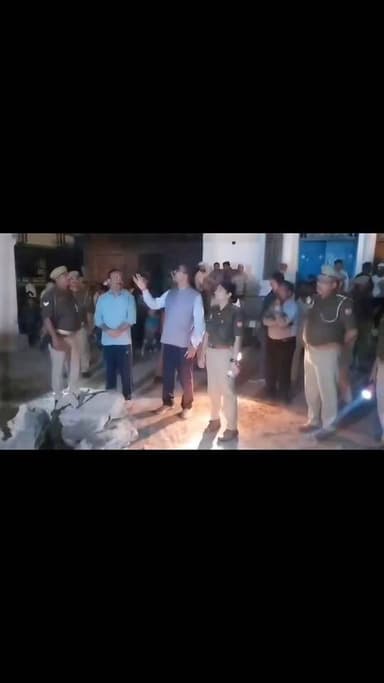 होली के पावन पर्व को शांतिपूर्ण और सौहार्दपूर्ण बनाने के लिए जिलाधिकारी आशुतोष कुमार द्विवेदी एवं पुलिस अधीक्षक आरती सिं...