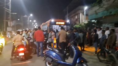 ସମ୍ବଲପୁର ମ୍ୟୁନିସିପାଲଟି: କ୍ଷେତରାଜପୁର ଥାନା ଅନ୍ତର୍ଗତ ଫାର୍ମରୋଡ଼ରେ ମୋ ବସ ଧକ୍କାରେ ଜଣେ ବ୍ୟକ୍ତି ଆହତ