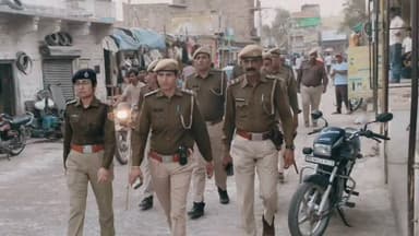 ओसियां: मथानिया में होली से पहले पुलिस ने किया फ्लैग मार्च, शांतिपूर्ण त्योहार मनाने के लिए मुख्य मार्गों पर गश्त