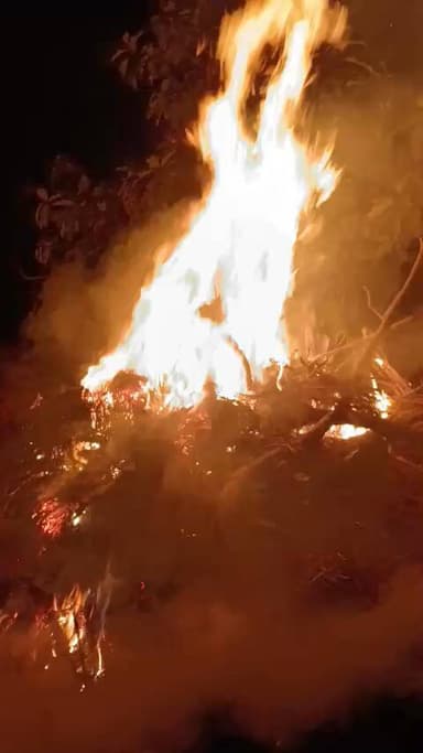 Aaj hamare gaon ratanpur post bada gaon mein holika Dahan yathapurvak sampann hua jismein do policekarmi upsthit huye