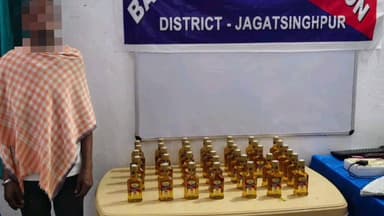 ବାଲିକୁଦା: ବାଲିକୁଦା ପୋଲିସ ପକ୍ଷରୁ ଗାଇଠିପୁର ନିକଟରେ ଚଢ଼ାଉ ବିପୁଳ ପରିମାଣରେ ଚୋରା ବିଦେଶୀ ମଦ ଜବତ ସହ ଅଭିଯୁକ୍ତ ଗିରଫ