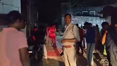 নওদা: পাটিকাবাড়ি বাজারে দোকান বন্ধ করে বাড়ি ফেরার সময় এক ব্যবসায়ীকে লক্ষ্য করে গুলি, আশঙ্কাজনক অবস্থায় মেডিক্যালে রেফার