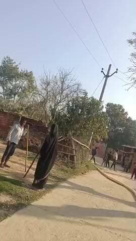 मामला थाना कंधई इलाके ग्राम पयागपुर औरिस्ता का बताया जा रहा है जो दो पक्षों के बीच लाठी डंडों से मारपीट का मामला