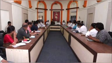 अकोला: अकोला महानगरपालिकामध्ये स्थायी समिती सभापती विजय अग्रवाल यांची सर्व विभागांची आढावा बैठक