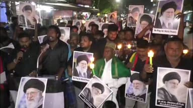 திருச்சி: ஈராக்கின் உச்சபட்ச தலைவரை கொலை செய்த இஸ்ரேல் அமெரிக்காவை கண்டித்து பாலக்கரை ரவுண்டானாவில் மெழுகுவத்தி ஏந்திய மக்கள் ஜனநாயக கட்சியினர்