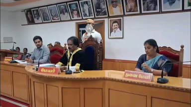 திருச்சி: மாநகராட்சியில் நடைபெற்ற சாதாரண கூட்டத்தில் திமுக அதிமுக கடும் வாக்குவாதம் அதிமுகவினர் வெளிநடப்பு செய்ததால் பரபரப்பு