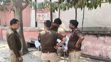 करछना: रामपुर के पास अज्ञात वाहन की टक्कर से बाइक सवार व्यक्ति की मौत, पुलिस ने पोस्टमार्टम के लिए भेजा, जांच में जुटी