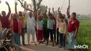 बंजरिया: चैलाहा वार्ड 11 जाने वाली जर्जर सड़क की मरम्मत न होने से नाराज ग्रामीणों ने मंगलवार को किया विरोध प्रदर्शन