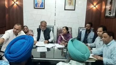 ਨਵਾਂਸ਼ਹਿਰ: ਨਗਰ ਕੌਂਸਲ ਦੀ ਬੈਠਕ ਵਿੱਚ ਵਿਕਾਸ ਕੰਮਾਂ ਨੂੰ ਲੈ ਕੇ ਕੀਤੇ ਗਏ ਮਤੇ ਪਾਸ, ਸੱਤਾ ਅਤੇ ਵਿਰੋਧੀ ਧਿਰਾਂ ਵਿੱਚ ਹੋਇਆ ਤਕਰਾਰ