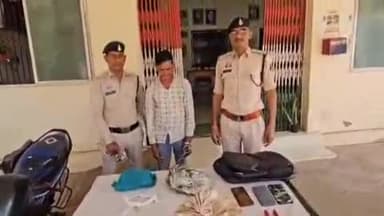 सिमगा: सुहेला व हथबंद क्षेत्र में महिलाओं से लूट करने वाले शातिर आरोपी को पुलिस ने किया गिरफ्तार