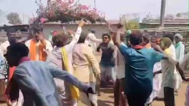 అసిఫాబాద్: ఆసిఫాబాద్ జిల్లాలో సంప్రదాయ నృత్యాలతో ఆదివాసీల హోలీ సందడి