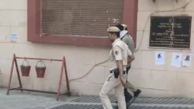 प्रीत विहार: प्रीत विहार में मोबाइल स्नैचर गिरफ्तार, छीना हुआ फोन बरामद