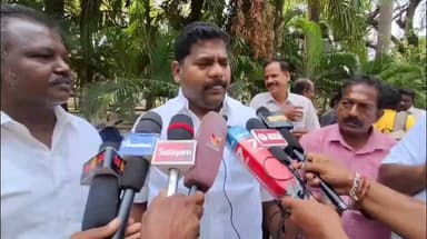 திருச்சி: பஞ்சபூரில் லாரி முனையம் பயன்பாட்டுக்கு வரவில்லை எனக் கேட்டதால் மாநகராட்சியில் தன்னுடன் தகராறு ஈடுபட்ட திமுக அதிமுகவின் கொறடா பேட்டி