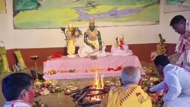 সৃজনগ্ৰাম: অভয়াপুৰীৰ আমগুৰি ৰঘুনাথ বিগ্ৰহ মন্দিৰ সত্ৰত ৰঙৰ উৎসৱ ফাকুৱালৈ উৎসৱ মুখৰ পৰিবেশ, ভক্তপ্ৰাণ ৰাইজৰ ভিৰ