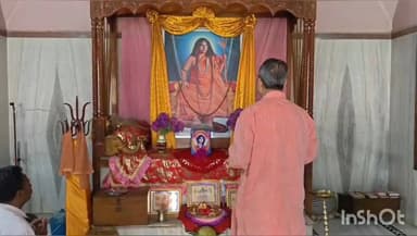 হিলি: হিলি ব্লকের তিওরের মিলন মন্দিরে শিশুদের সাথে রঙের উৎসবে বিধায়ক অশোক লাহিড়ী