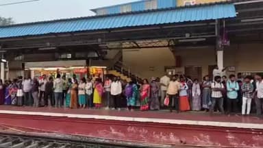 திருவண்ணாமலை: ரயில் நிலையத்தில் திரண்ட கூட்டம் ரயிலில் இடம்பிடிக்க போட்டி போட்ட பயணிகள்