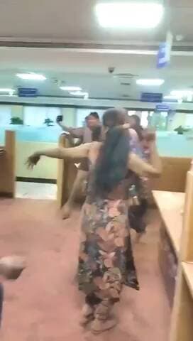 ये वीडियो #बिहार के छपरा (सरन) जिले के SBI ब्रांच का है
#viralshorts #fightagainstcoronavirus