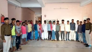 लखीसराय: लखीसराय में उत्पाद थाना पुलिस ने 9 जगहों पर छापेमारी कर 4 शराब तस्करों और 15 शराबियों को किया गिरफ्तार