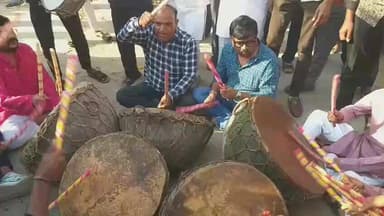 વડનગર માં 800 વર્ષની અનોખી ઘેરૈયા ચૌદશ પરંપરા
નરેન્દ્ર મોદીના માદરે વતન વડનગરમાં હોળી નિમિત્તે હોલીકા દહન સાથે જોડાયેલી ...