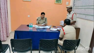 చినమేరంగి, కురుపాం పోలీస్ స్టేషన్లను తనిఖీ చేసిన జిల్లా ఎస్పీ ఎస్.వి.మాధవరెడ్డి