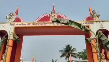 পলাশবাৰী: পলাশবাৰীৰ বিভিন্ন প্ৰান্তত অনুষ্ঠিত দৌল উৎসৱত উপস্থিত বিজেপি নেতা অনুপ কুমাৰ মেধি