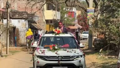 गोड्डा: तिरंगे की शान निभाकर पवन कुमार शर्मा लौटे, 23 साल बाद घर वापसी पर फौजी का जोरदार स्वागत!