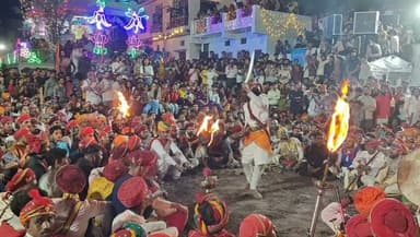 वल्लभनगर: मेनार में ऐतिहासिक बारूदों की होली महापर्व को लेकर तैयारियां शुरू, ओंकारेश्वर चौक में बंदूक, तोपो व आतिशबाजी से गूंजेगा