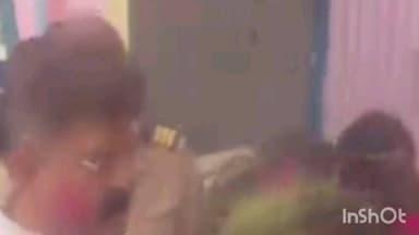 आव्हाडांनी गौतमी पाटीलला रंग लावत होळीच्या शुभेच्छा दिल्या