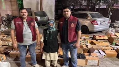 सीलमपुर: क्राइम ब्रांच ने एक्सपायर्ड खाद्य और कॉस्मेटिक उत्पादों के रैकेट के दूसरे आरोपी को ओल्ड सीमापुरी से किया गिरफ्तार