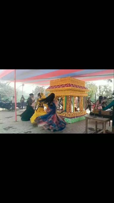 हरे राम हरे कृष्ण... वीडियो वायरल... जमकर लाइक एवं शेयर कीजिए... ताकि फेसबुक से जुड़े मित्र भक्ति में डुबकी लगा लें... ध...