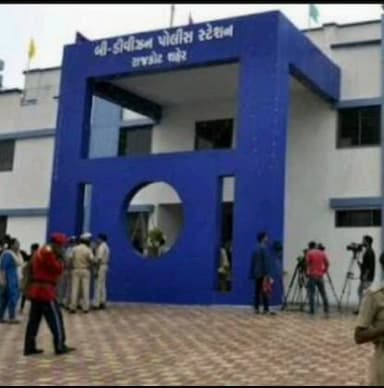 રાજકોટ પૂર્વ: પારવડી ચોકમાં રહેતા યુવકનું ઝેરી જીવડું કરડી જતા મોત થયાની ઘટના સામે આવી