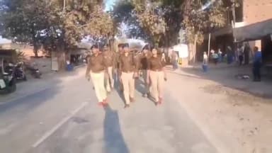 बख्तियारपुर: सालिमपुर में होली से पहले पुलिस का फ्लैग मार्च, शांति बनाए रखने की अपील