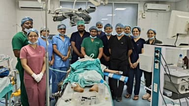 घाटी रुग्णालयातील डॉक्टरांनी वाचवले १६ वर्षीय मुलीचे प्राण;स्कॉर्प बांधतांना श्वासनलिकेत अडकलेली सेफ्टी पिन काढण्यात यश