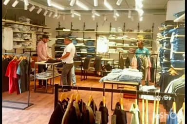 बलिया: बलिया रेलवे स्टेशन पर उत्तर भारत का पहला प्रीमियम ब्रांडेड स्टोर हुआ शुरू