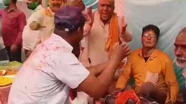 बैरगनियां: बैरगनिया में धूमधाम से होली मिलन समारोह, विधायक बैद्यनाथ प्रसाद व पूर्व मंत्री मोतीलाल प्रसाद शामिल हुए