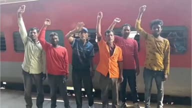 होली में तनख्वाह पूरी न मिलने से रेलवे स्टेशन के 35 से 50 सफाई कर्मी हड़ताल पर गए