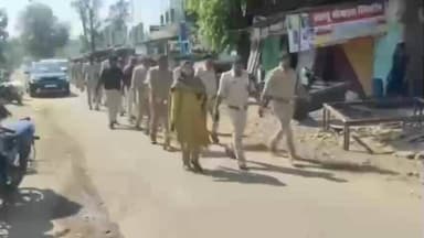 गोपद बनास: सिहावल एसडीएम द्वारा विभिन्न स्थानों पर पैदल फ्लैग मार्च, दिए आवश्यक निर्देश