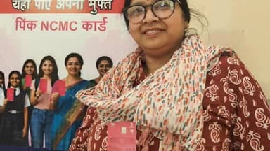 सीलमपुर: दिल्ली में ‘सहेली पिंक स्मार्ट कार्ड’ योजना के पहले दिन 3622 कार्ड जारी किए गए