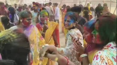 আউশগ্রাম ১: গুসকরা স্পোর্টিং ইউনিয়নের উদ্যোগে বসন্ত উৎসব, কচিকাঁচাদের পরিবেশনায় জমজমাট মঞ্চ