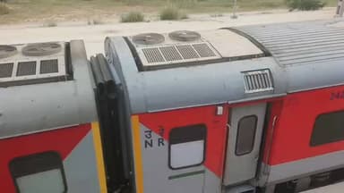 आज़मगढ़: होली त्यौहार के अवसर पर रेलवे विभाग ने आजमगढ़-बांद्रा सुपरफास्ट विशेष ट्रेन के 2 फेरे 7 और 14 मार्च को घोषित किए