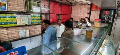 मुरैना - कलेक्टर के आदेश पर अनुभागीय अधिकारी अंबाह जिला मुरैना के निर्देशन में होली के त्यौहार को दृष्टिगत रखते हुए शहर ...