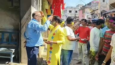 খাতড়া: দোলের রঙে রাজনীতির বার্তা! "২০২৬এ আবার সবুজের সরকার" দোল উৎসবের শোভাযাত্রা থেকে আত্মবিশ্বাসী খাতড়া ব্লক তৃণমূলের সভাপতি