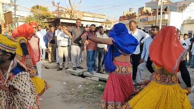 माली समाज की निकली ऐतिहासिक गैर में दिखे पीएम मोदी से लेकर प्रेमानंद महाराज के स्वांग #live #viral